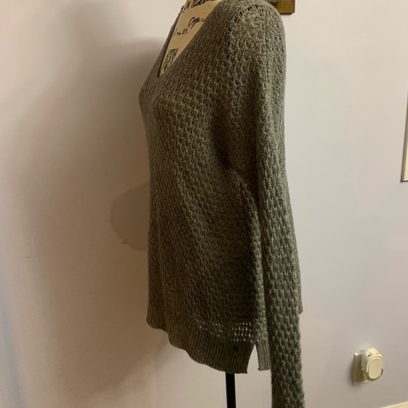 American Eagle Outfitters v neck pullover - Picture 4 of 9